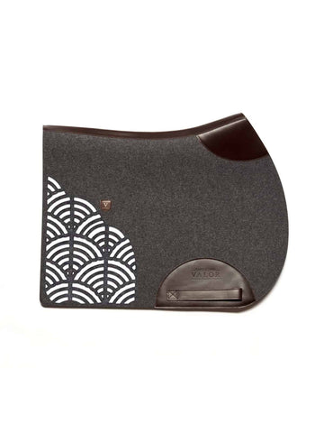 Elegant strapless STERZING pad, anthracite and brown leather, 51x47 cm for show jumping.
