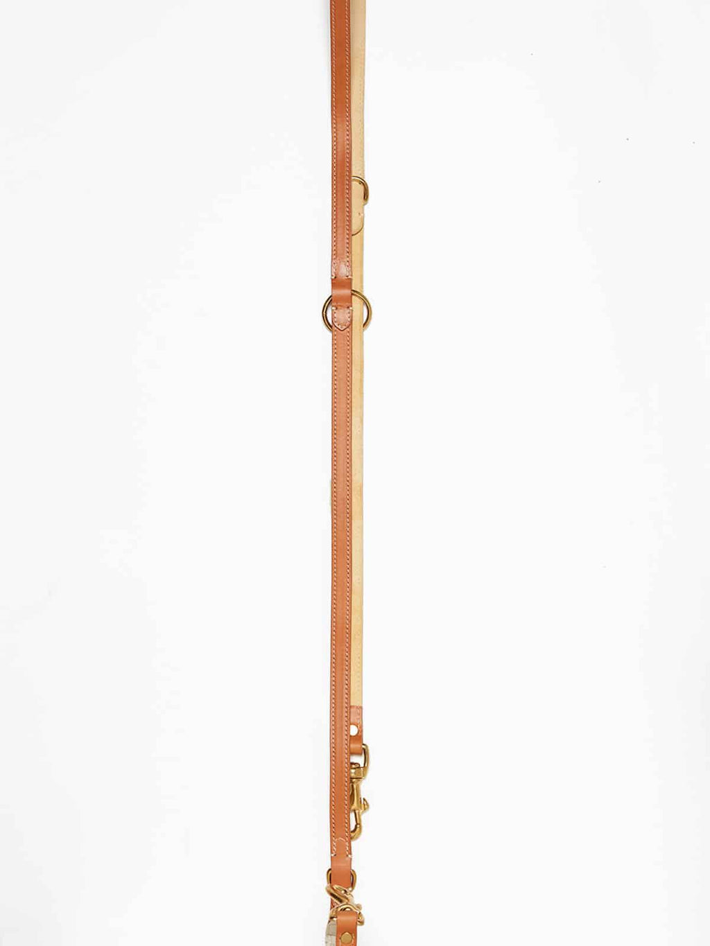A cognac leather dog lead segment from Manifattura VALOR featuring a solid brass O-ring connector and swivel snap hook.